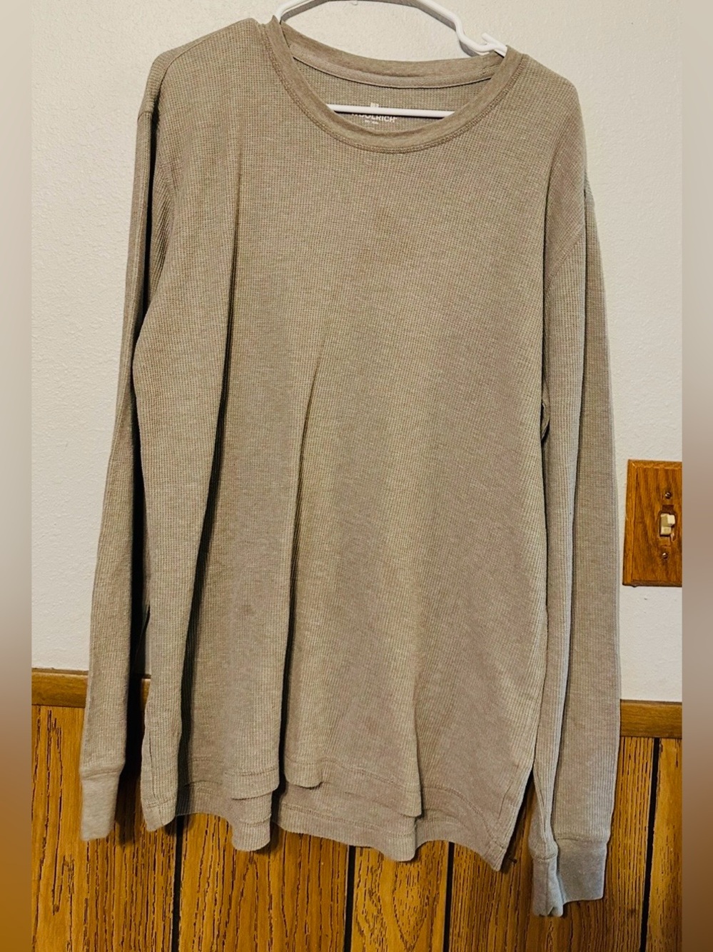 Woolrich men size LARGE Neutral Taupe Thermal Long Sleeve Top knit